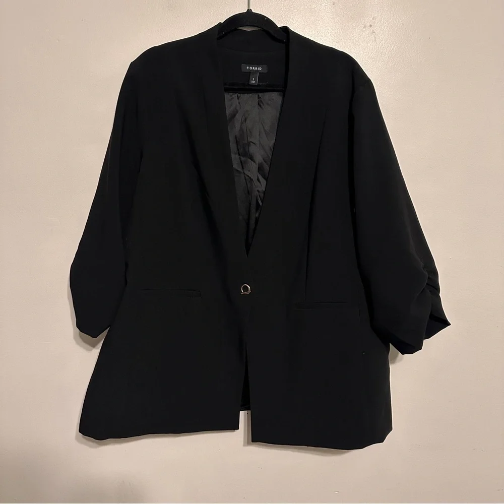 Torrid Collarless Classic Fit Blazer Ruched Sleeves Toggle Closure size 3X